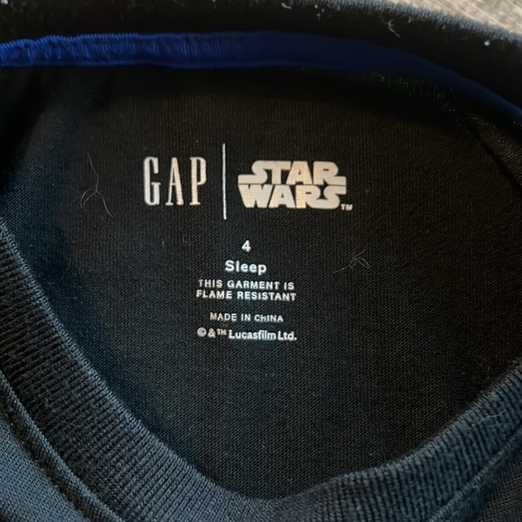 GapKids Star Wars Darth Vader PJ Set size 4 - Picture 3 of 8